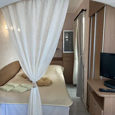 Konukevi елени 3*