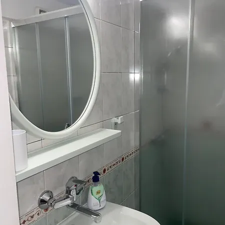 елени *