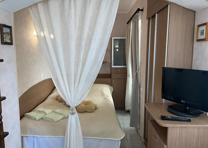 Къща за гости елени 3*