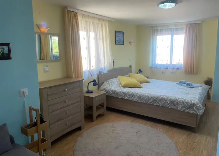 Къща за гости елени 3*